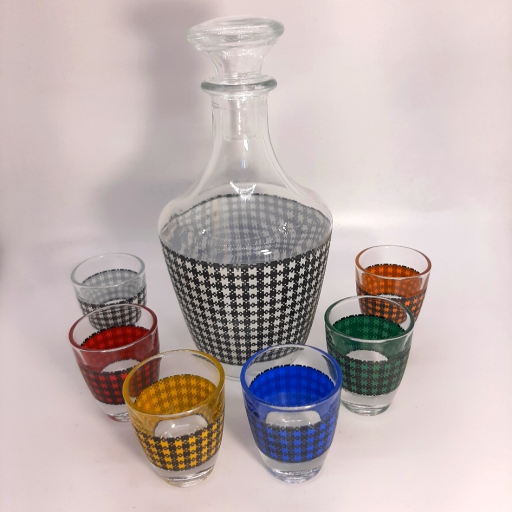 Vintage Mid Century Modern 8 Piece Liquor Decanter 6 Shot Glasses Houndstooth